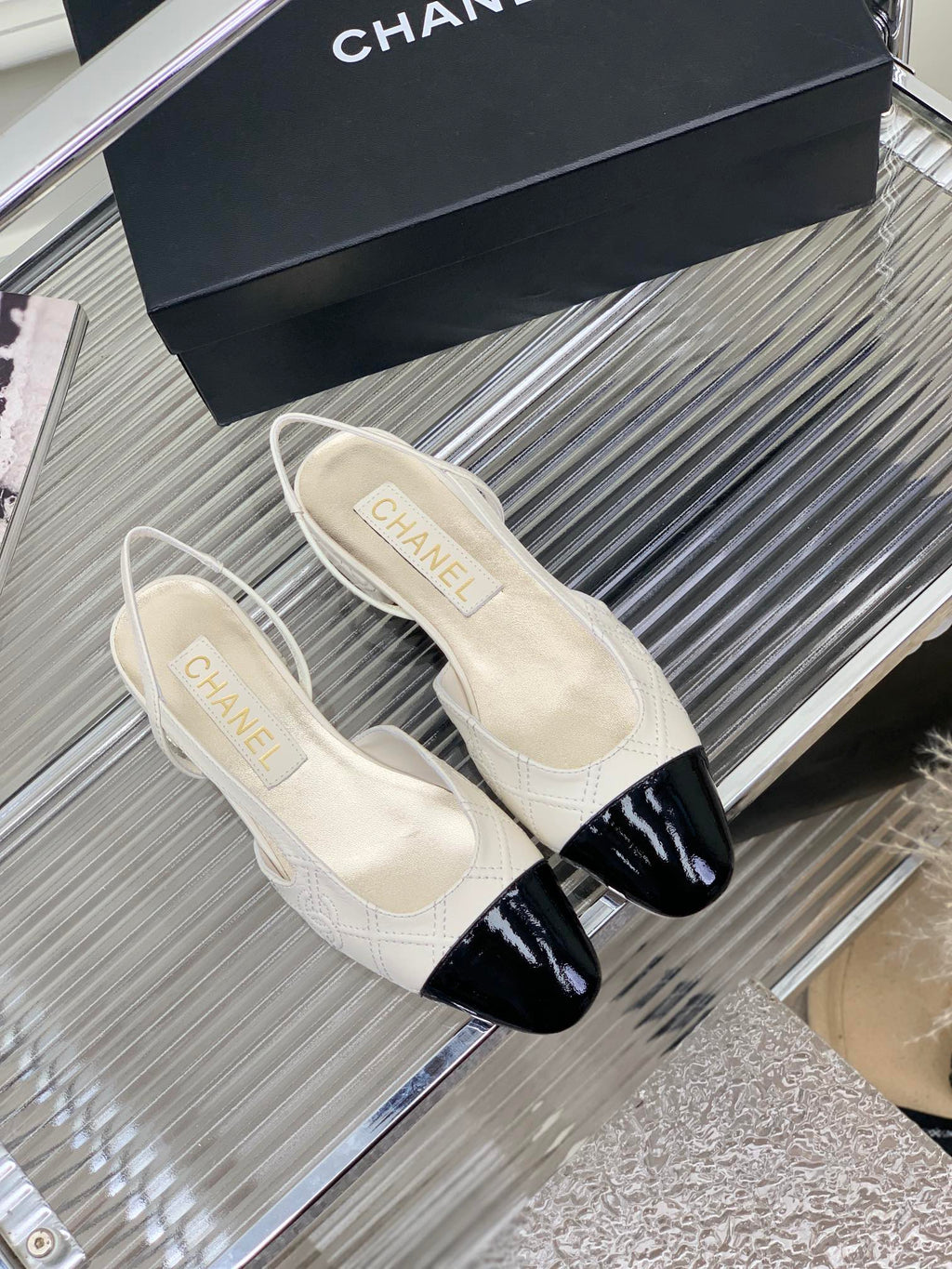 CHANEL SLINGBACKS 20 WHITE MIX BLACK CALFSKIN