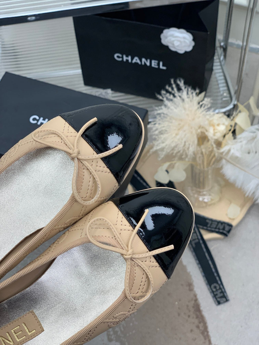 CHANEL BALLET FLAT GLOSSY BLACK MIX BEIGE LAMBSKIN