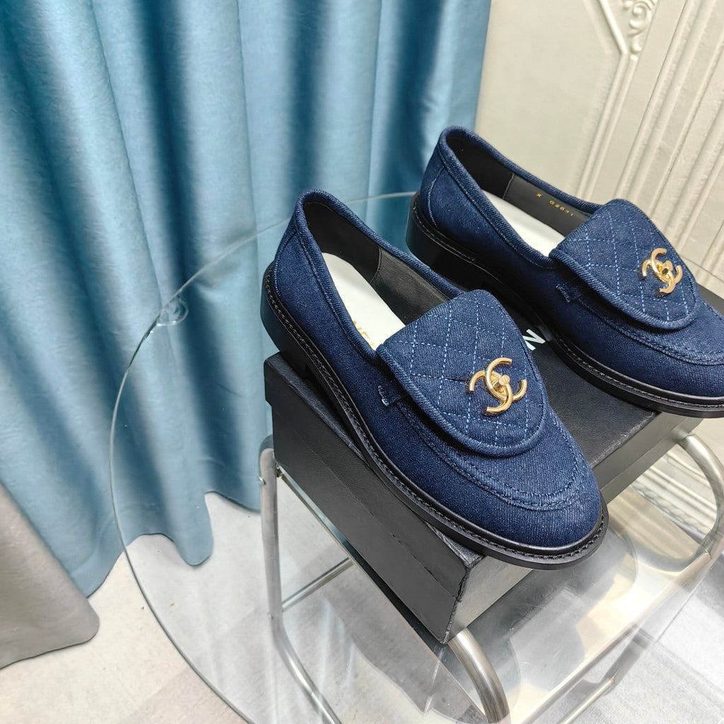 CHANEL MOASINS NAVY BLUE QUILTED LAMBSKIN